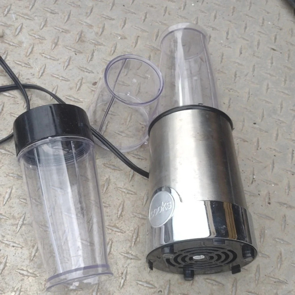 Power Blender - Picture 1 of 3